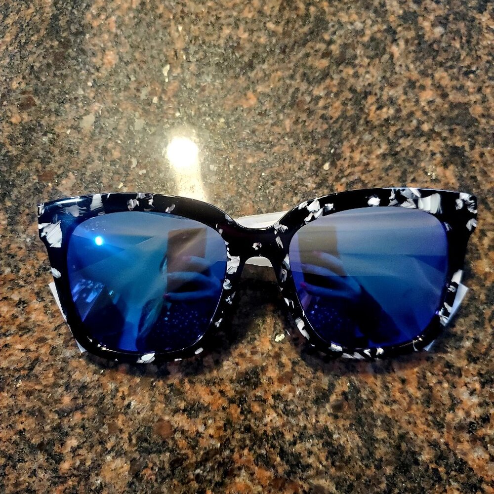 DIFF ladies polarized sunglasses  Model: Bella NEW